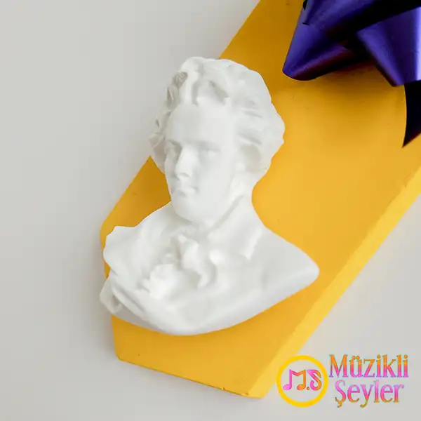 Genç%20Ludwig%20van%20Beethoven%20büst%20magnet