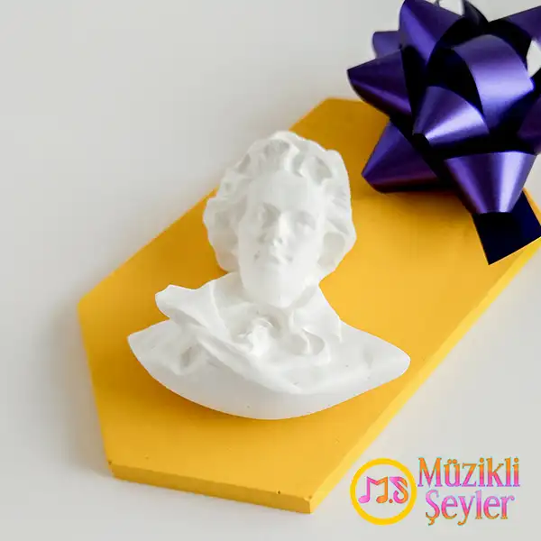 Genç%20Ludwig%20van%20Beethoven%20büst%20magnet