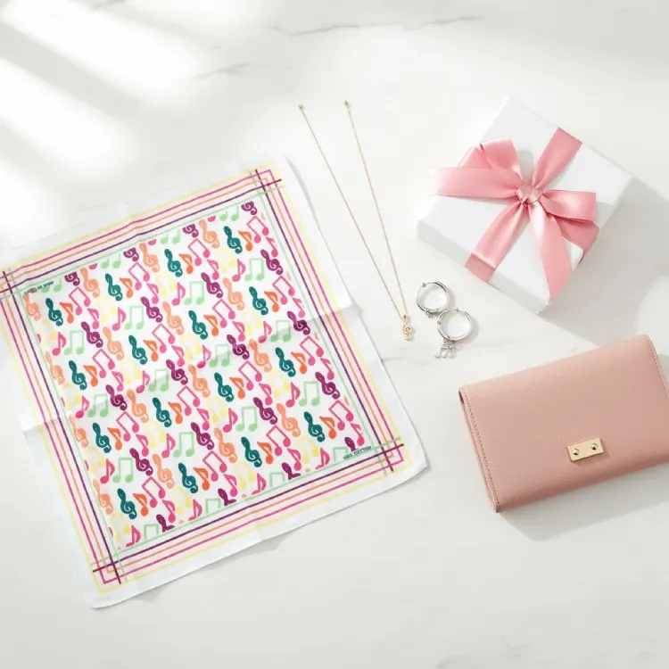 Rengarenk Notalı Fular