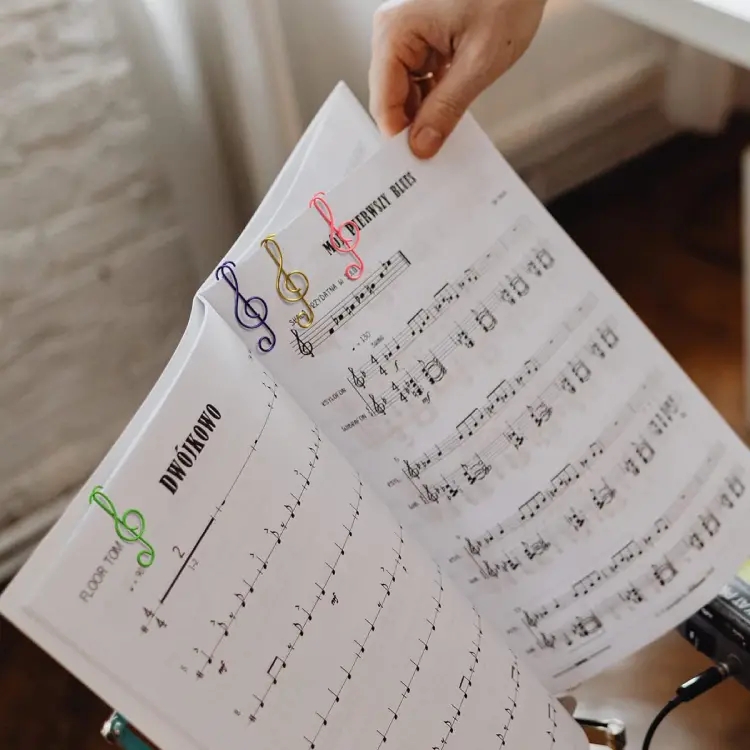 Renkli Sol Anahtarı Ataşlar