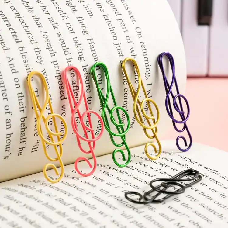 Renkli Sol Anahtarı Ataşlar