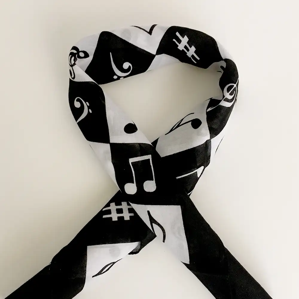 Siyah%20Beyaz%20Notalı%20Bandana