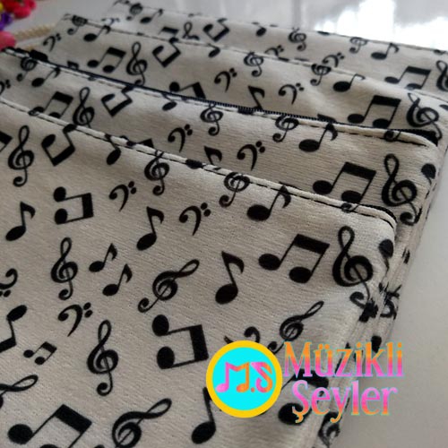 Siyah%20Notalı%20Beyaz%20Kalemlik%20Cüzdan