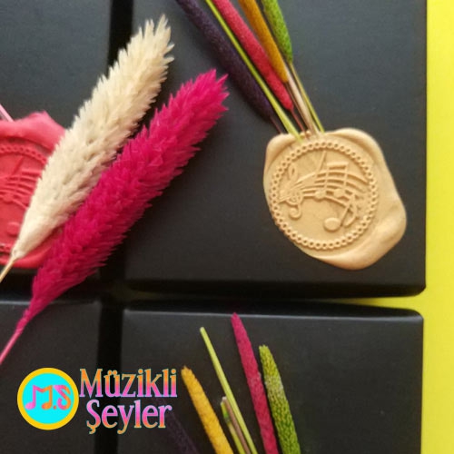Notalı,%20Mum%20Damgalı%20Özel%20Hediye%20Kutusu
